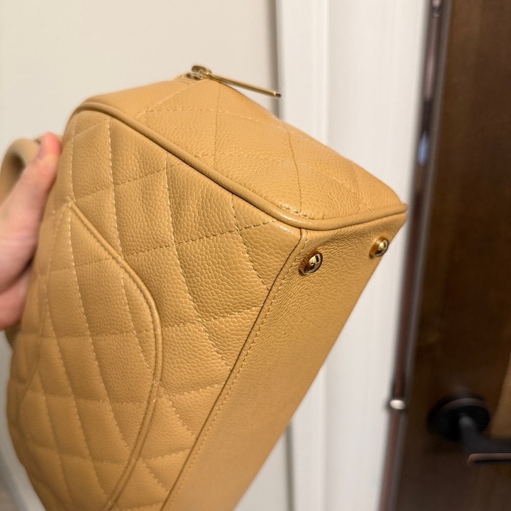 Chanel vintage beige caviar leather CC Quilted Leather Boston handle Handbag - Picture 3 of 8